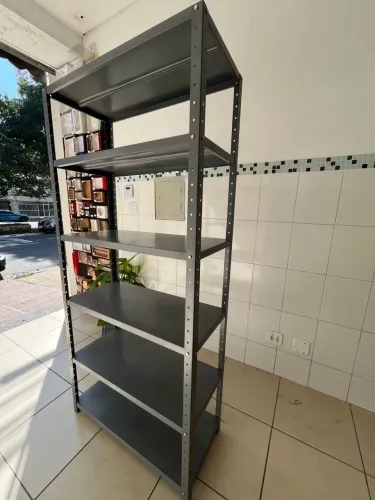 Prateleira de aço leve reforçada