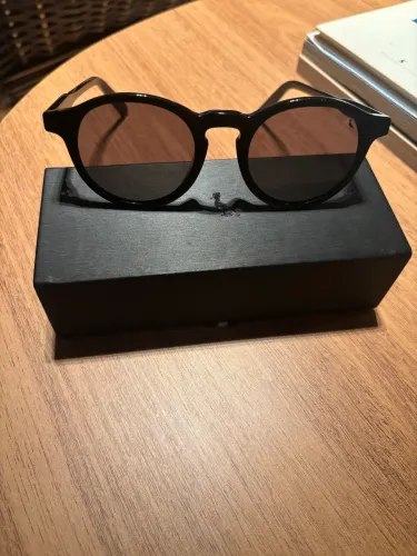 Óculos de sol Reserva preto novo
