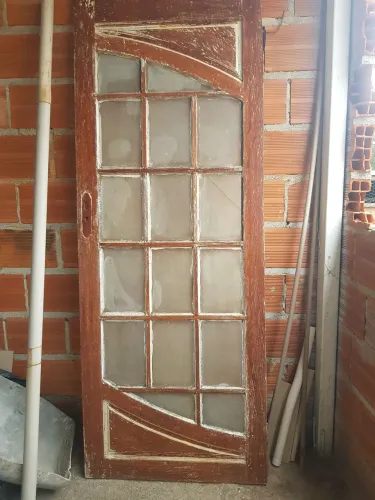 Porta de madeira maciça pura com vidros transparentes .90 por 2,10