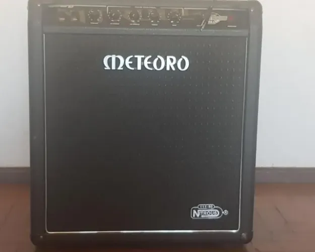 Amplificador Meteoro Nitrous 150B para contrabaixo