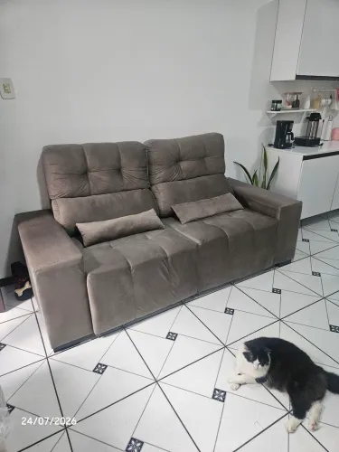 Sofá retrátil em veludo NOVO, 2m.