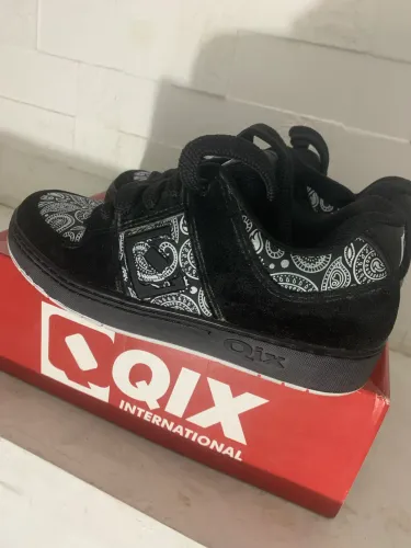 Tênis original da marca Qix