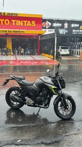 Moto fazer 250 cinza ano 2024