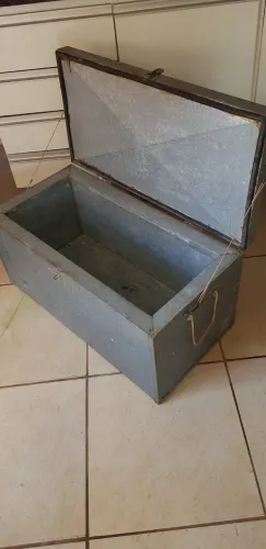 Caixa Térmica Galvanizada Folha dupla Resistente, com alças e limitadores.