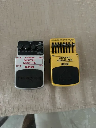 Vende-se 2 pedais