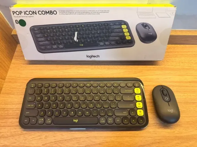 Kit Teclado E Mouse Logitech Pop Icon Combo Sem Fio Grafite Preto (Usado)