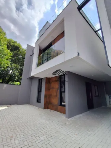 Sobrado Moderno à Venda em Uberaba, Curitiba  3 Quartos, 2 Suítes, Terraço e 2 Vagas