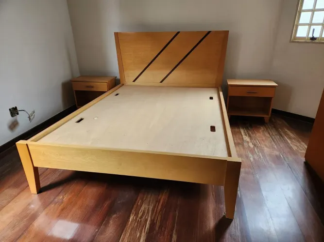 Cama de casal 140x190, 2 criados e móvel para TV