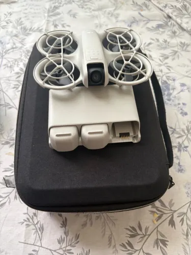 Drone DJI NEO + HUB de carregamento e 2 baterias extras
