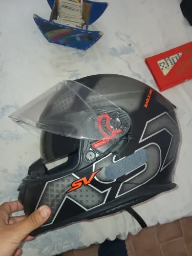 Capacete Asx com óculos interno, 4 meses de uso em estado de novo 