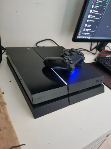 PS4 Fat / 4 jogos / 1 controle (Desapego)