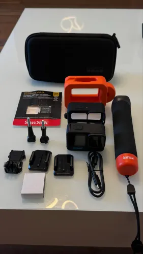 GoPro Hero 13 Black + 64g + capa de silicone + flutuante - APENAS 3 meses de uso.