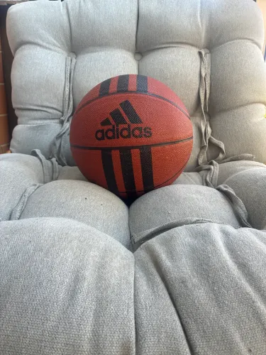 Bola de basquete ? Adidas