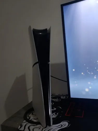 Ps5 Digital 2 anos + 2 controles + TV Smart 32° TCL
