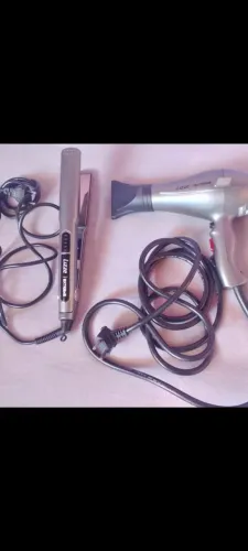 Vendo chapinha e secador da linha profissional Lizze ,estado de novo