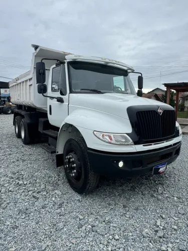 International 4400 caçamba 