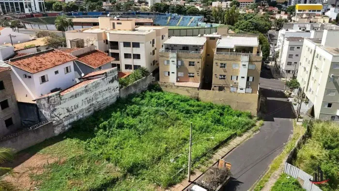 Terreno à Venda Vila Olímpica com 304 metros quadrados próximo ao Praça Shopping e a Aveni