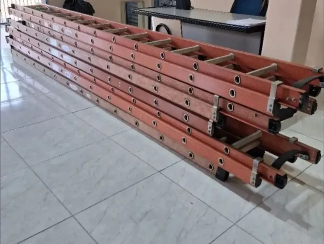 Escada fibra 4X7 eletricista 