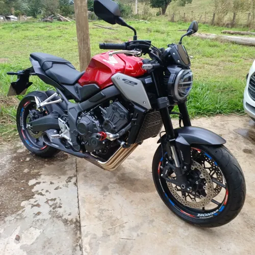 Moto Cb650r Baixo km muito nova .
