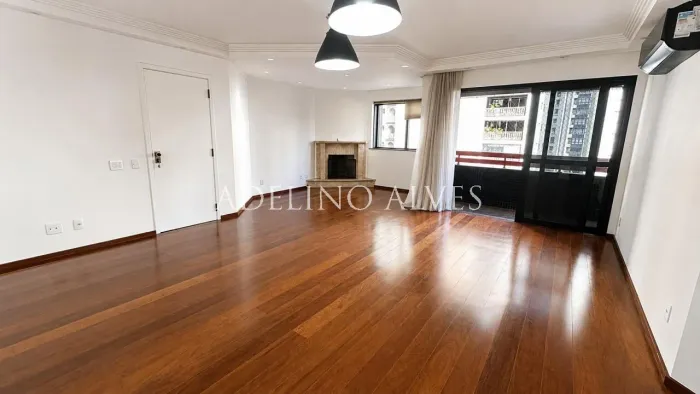 Vendo Apartamento Itaim Bibi com 4 dormitórios sendo 3 suites, 2 vagas