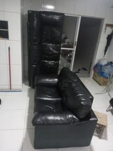 Sofá simples usado