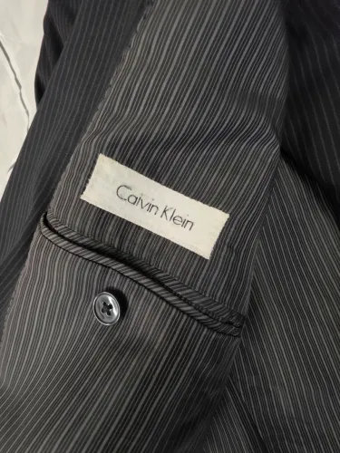 Terno Calvin Klein novo sem uso numero 54