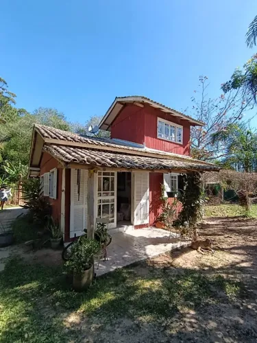 Casa com 2 quartos e ótimo terreno no Rio Vermelho, próximo à trilha  Praia do Moçambique