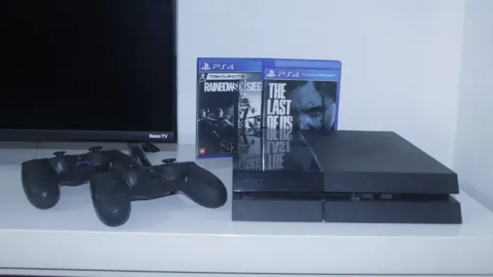 Playstation 4 500g (Em ótimo estado de conservação)