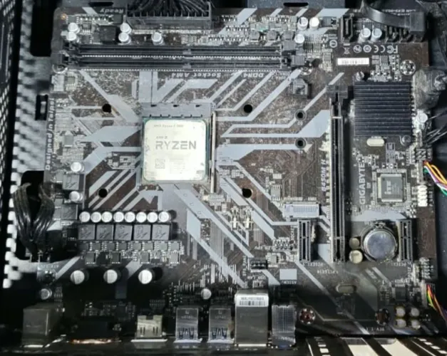 Placa mãe gigabayte B450 m + processador Raízen 5 3600