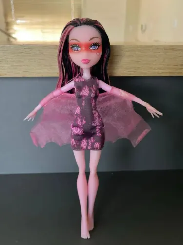 Monster high draculaura haunted