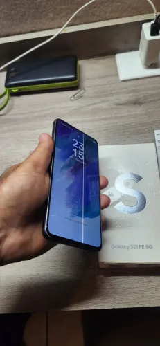 S21 fe 5G 6 de ram 128G linha vertical na tela, sem arranhões, funcionando perfeitamente