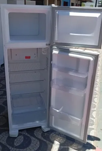 Geladeira com nota fiscal em boa condições 