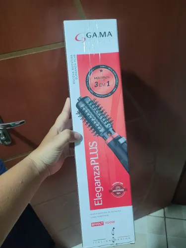 Escova rotativa de cabelo, utilizada literalmente uma vez