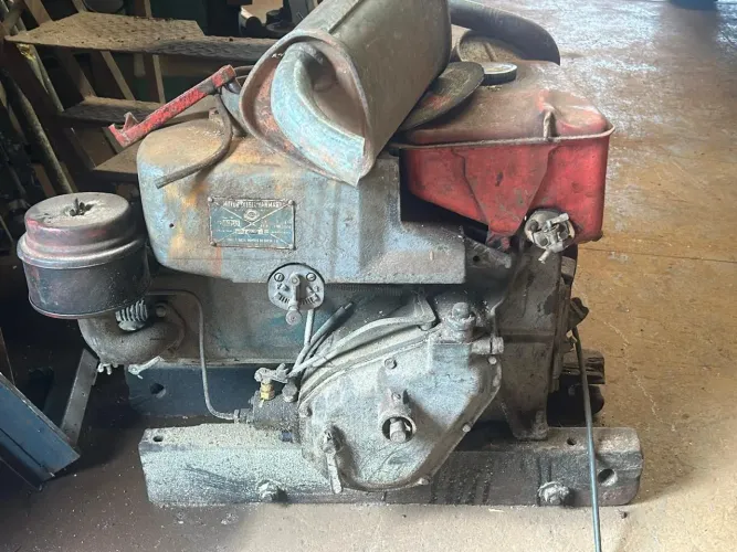 Motor Yanmar NT 85 F, 9 CV, 1800 RPM, com refrigeração a água.
