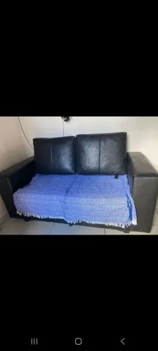 Sofá de couro preto