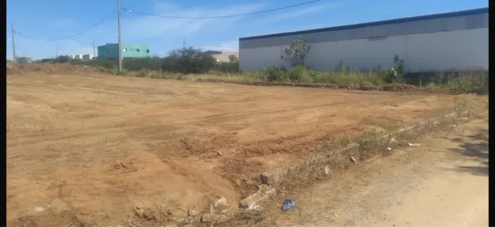 Vendo 3 lotes de terreno em Patos, próximo ao Coliseum hall