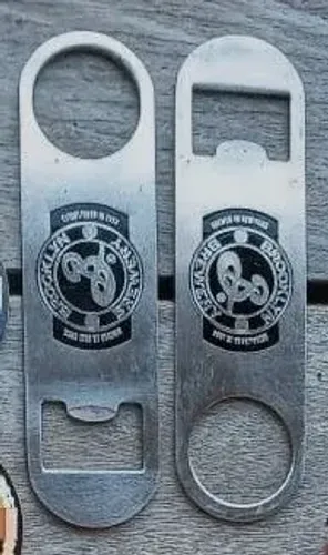 Abridor cerveja estilo "speed opener" em aço inoxidável da Brooklyn oficial importado USA