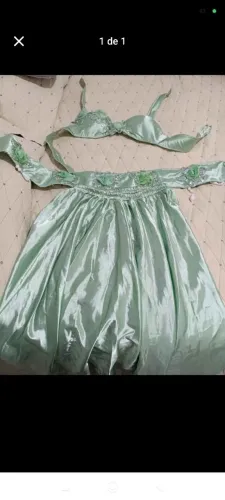 Veste se roupa do ventre verde