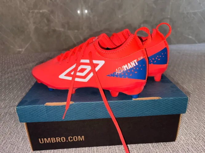 Chuteira de Campo Umbro Adamant - Semi Nova | Apenas 1 uso