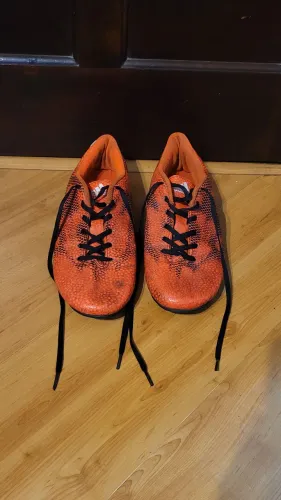 Vendo Chuteira futebol Adidas número 42