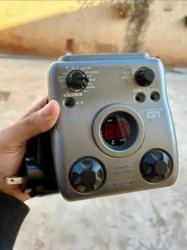 Pedaleira Zoom G1