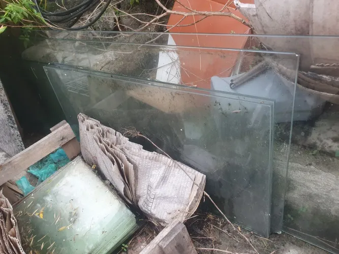 Prateleiras de Vidro 3 tamanhos diferentes e lote de vidros pequenos