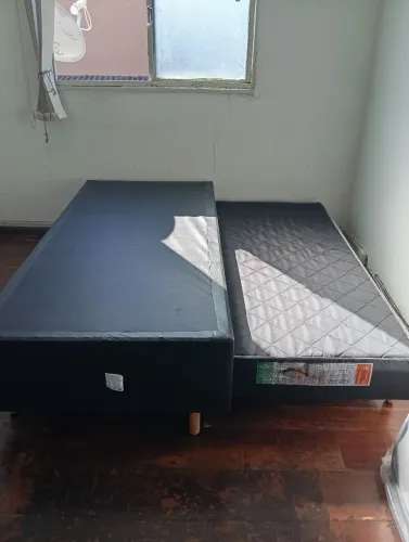 Vendo cama box solteiro com outra