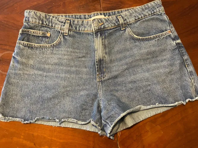 Short jeans
