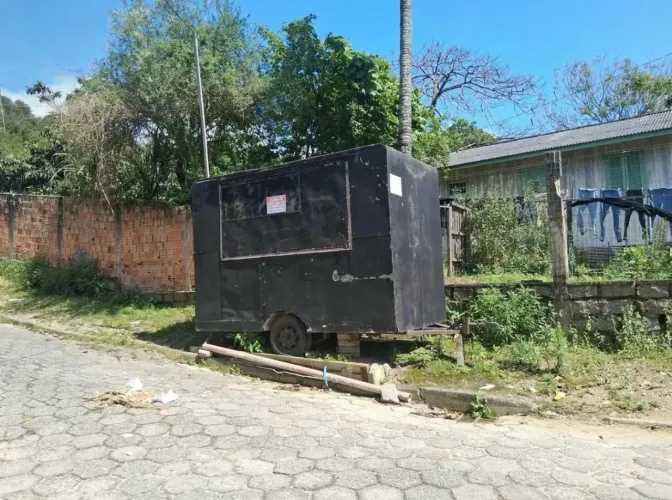 Trailer a venda