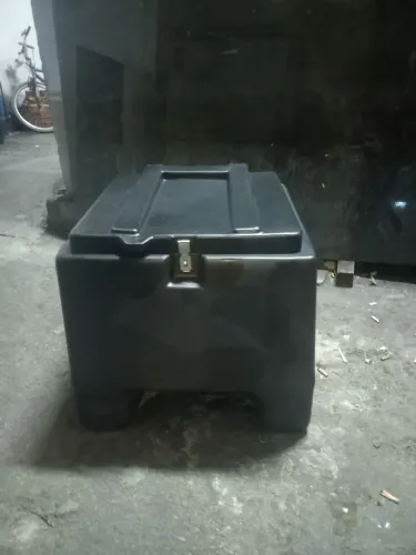Vendo Baú 145 litros, sem ferragem