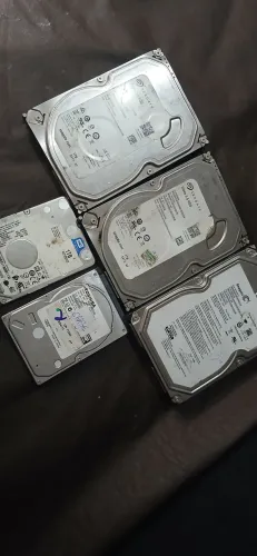 Hd sucatas 4 de 1tb 3 de desktop não reconhecem 1 de notebook com alerta