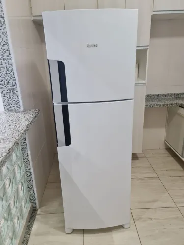 Geladeira nova, 5 dias de uso.