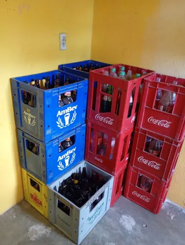 Grades de cerveja e coca