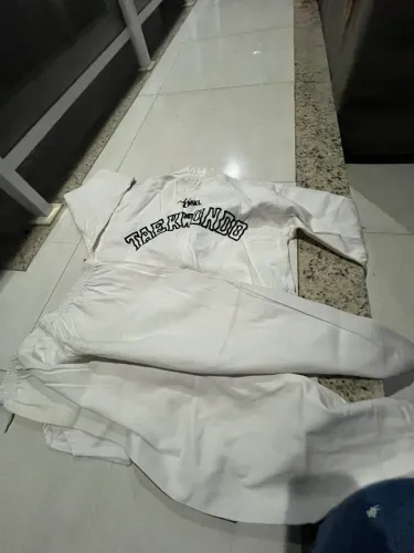 Kimono de taekwondo TAM: m0 /m4 tenho 2 unidades no TAM:m0 e 1 unidade no TAM:m4, 